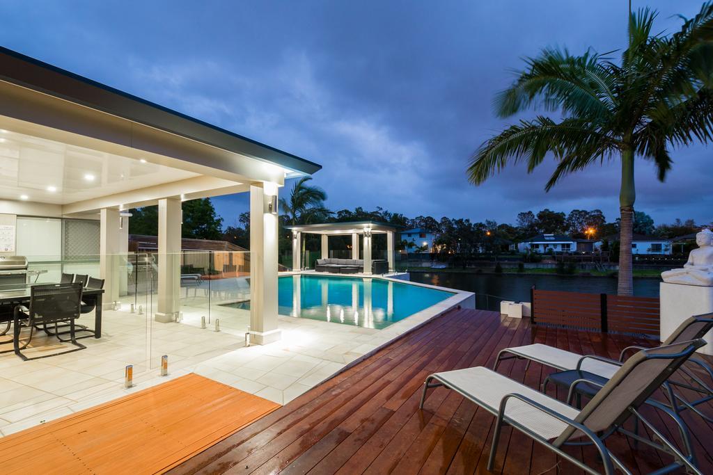 Luxury Waterfront Holiday home *